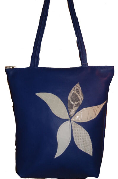 Tote bag in royal blue with applique in white