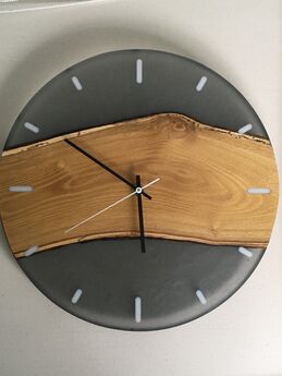 Laburnum and resin clock