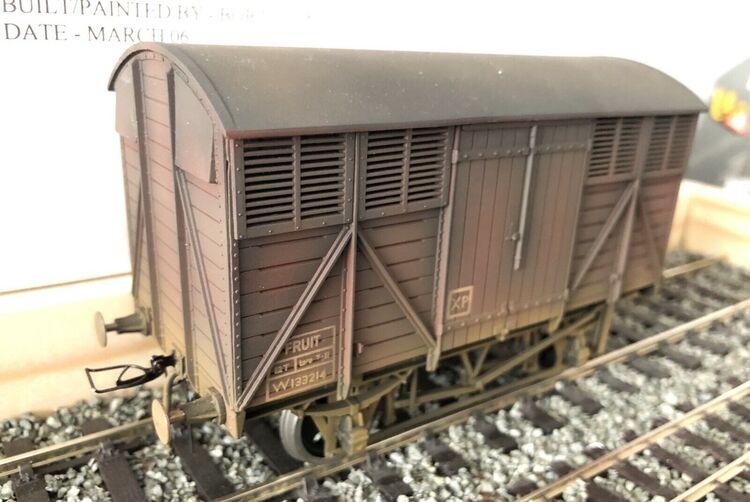 O Gauge BR Brown 12ton Fruit Van (ex GWR) Weathered