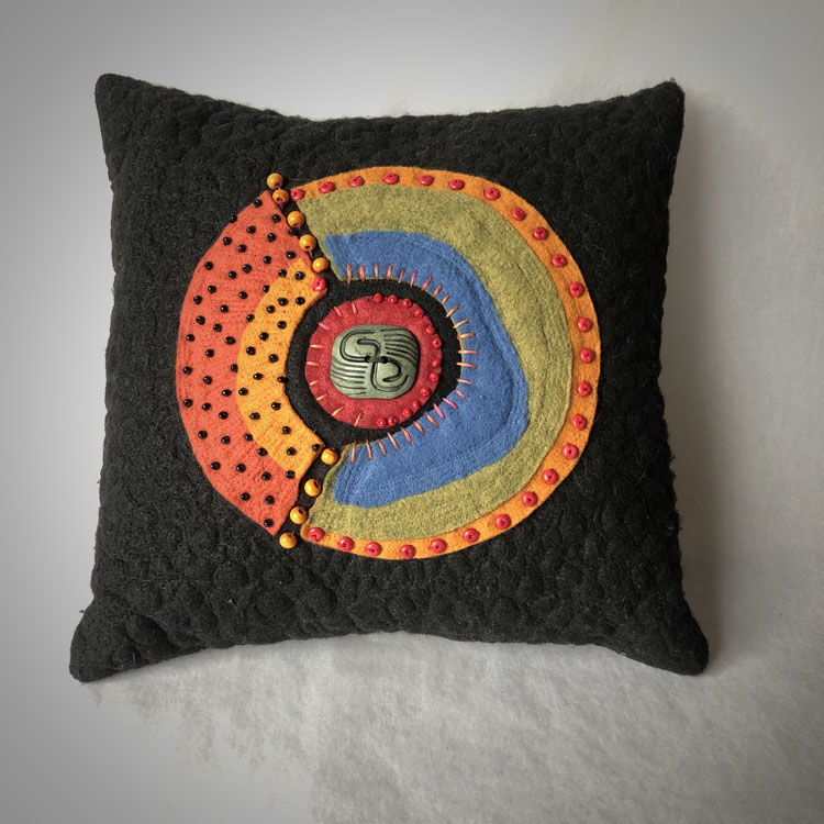 19-402-ThrowPillow Blk Felts beads