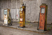 Derelict petrol station, Steeple Ashton