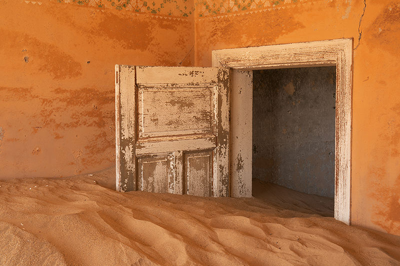 The Desert Reclaims, Kolmanskop