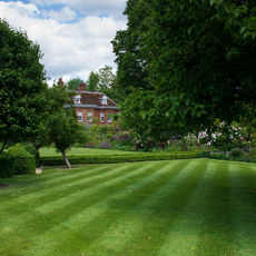 Formal Garden & Lawn