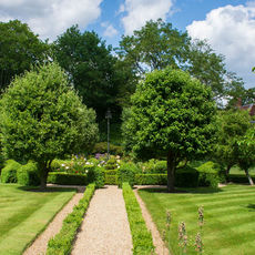 Formal Garden & Lawn