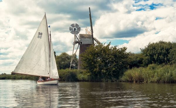 Sailing on The Broads