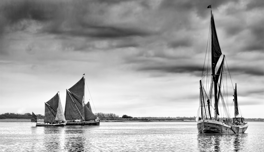 Thames Barges Mono