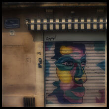 Sur la place
