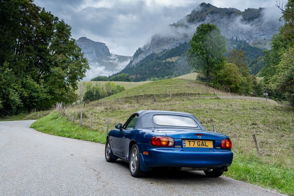 MX-5 in the mountains at the south of the lake