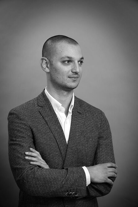 Monochrome portrait of a young CEO, arms folded, branding photography by Thousand Word Media