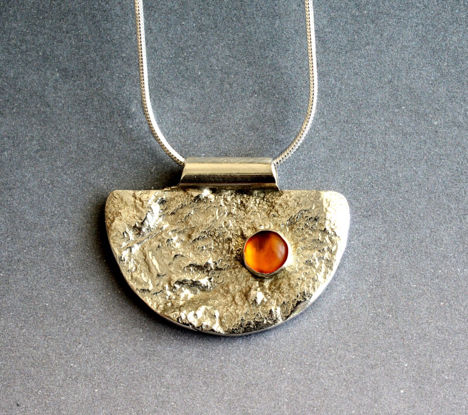 N18021 - Reticulated silver half moon pendant