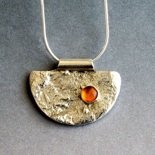 N18021 - Reticulated silver half moon pendant