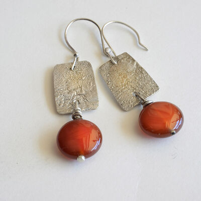 E18002 - Reticulated silver earrings with carnelian stones