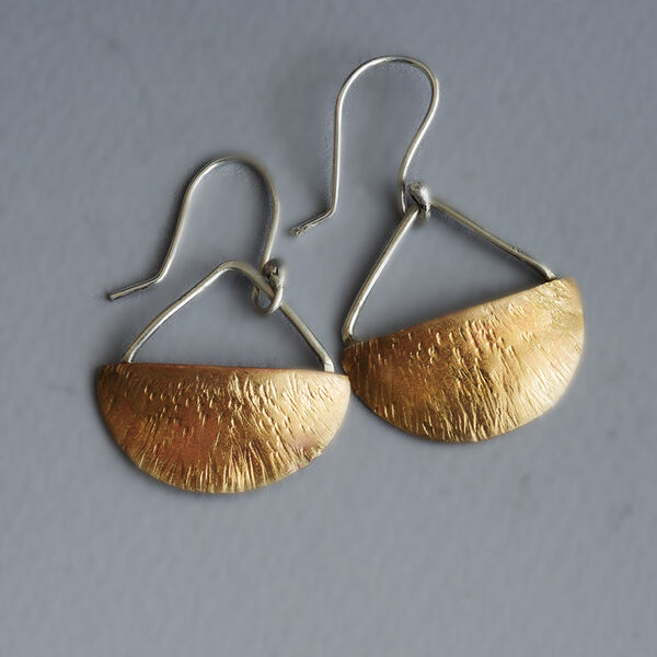 E18037 - Forged brass half moon earrings