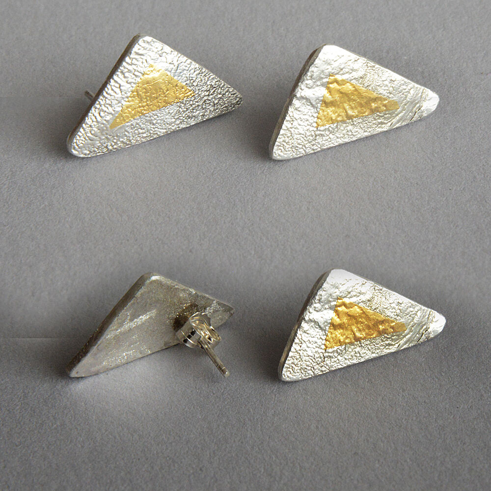 E20043 - Trianguar silver and gold stud earrings