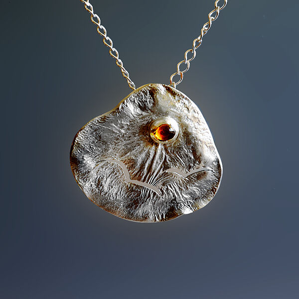 N18008 - Reticulated silver pendant with citrine stone