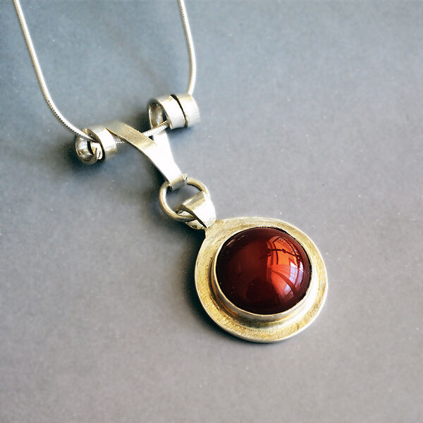 N18022 - Sterling silver with carnelian gemstone
