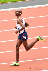 03. Mo Farah warming up for the 5,000m heats