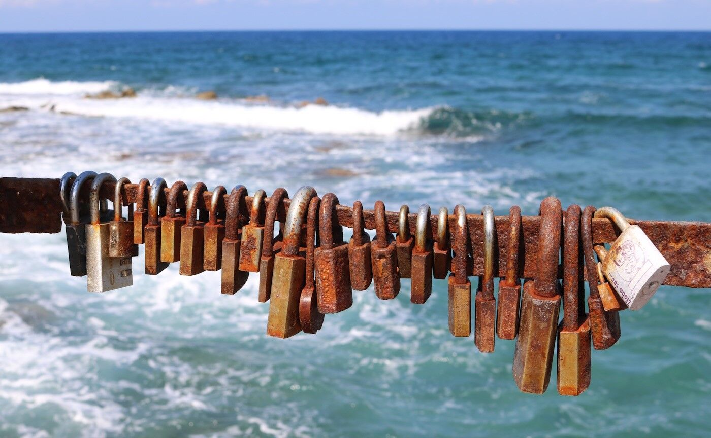 016 Rusty Love Locks