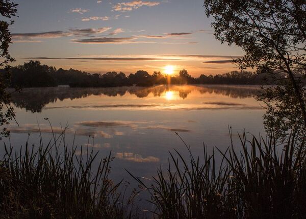 19 Thrupp Lake Sunrise