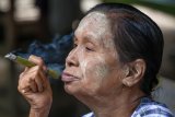 Cheroot Lady Mingun