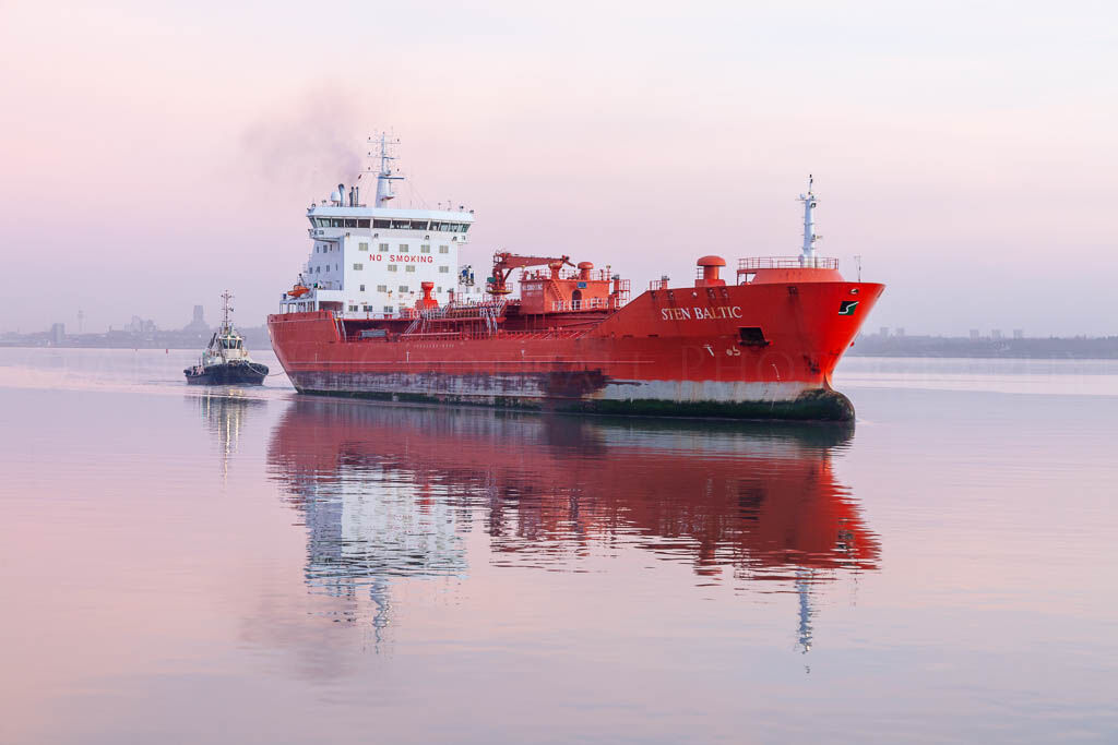 dawn tanker on the Mersey