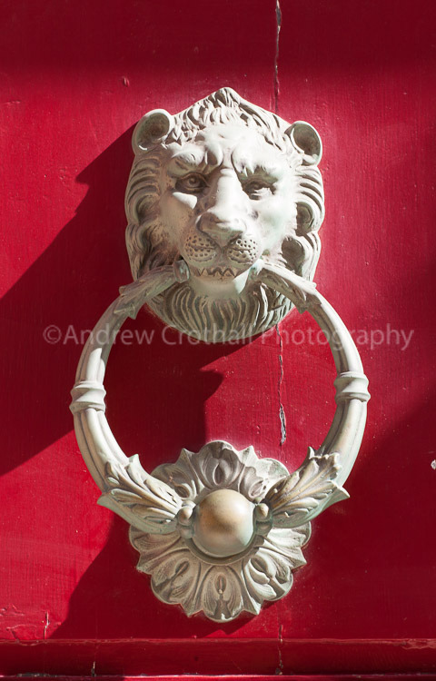Knocker
