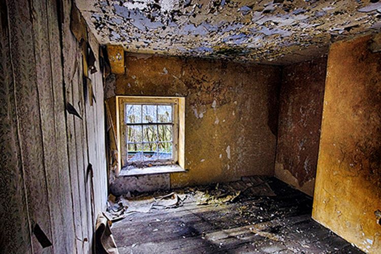 Room with peeling paintwork