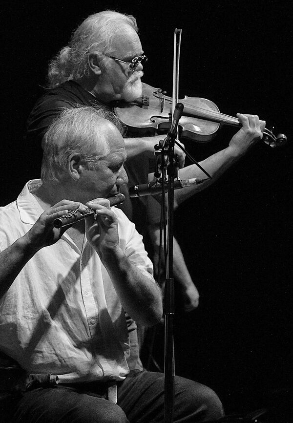AMBLE 06  On Fiddle and Flute
