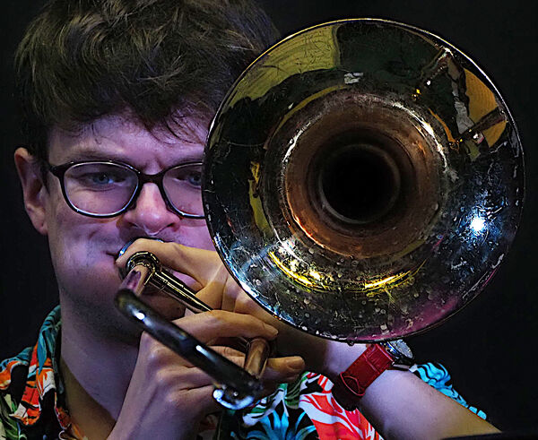 HC The Fellow that played the trombone - Peter Burnham