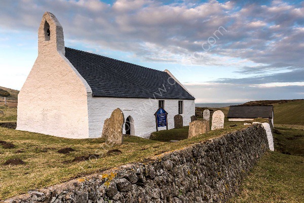 144 Eglwys y Grog Mwnt