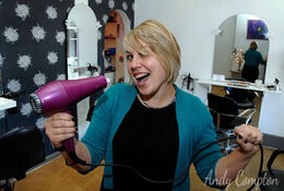 A Singing Hairdresser!