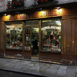 Robin - Paris by night