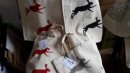 Hare shopping bags in red or black