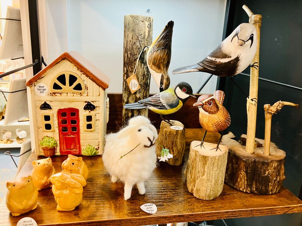 Shed Tea Light building, Sheep and Birds