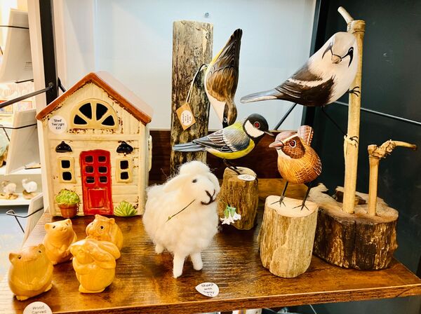 Shed Tea Light building, Sheep and Birds