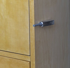 Wardrobe Detail, Closing Plunger extended, Door