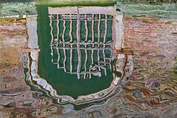Wall & Gate Reflection