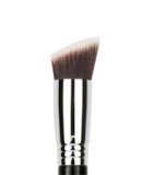Deluxe Flat Angled Kabuki Brush €15