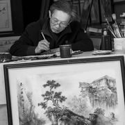 Artist painting in traditional chines style, Tongli, Jiangsu Province
