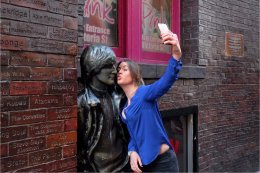 Selfie with John Lennon in Mathew Street