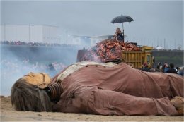 Violinist & a sleeping giant