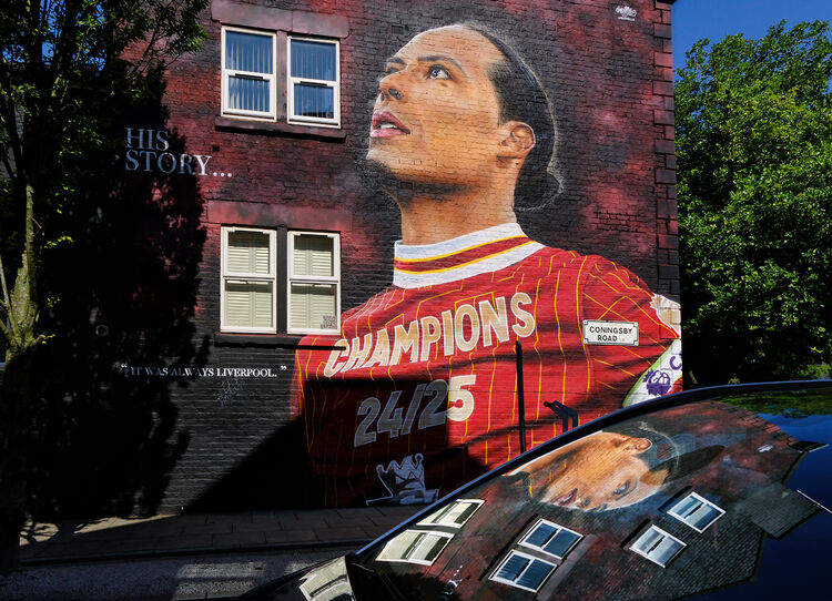 Virgil Van Dijk mural