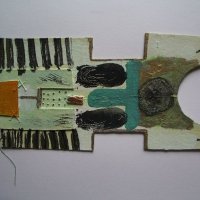 connection piece with scratches and black keys