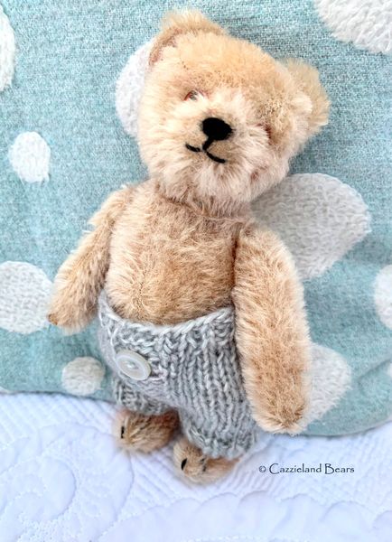 Huggy with specially designed knitted trousers