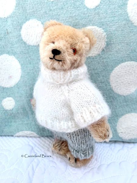 Huggy's alpaca jumper and trousers