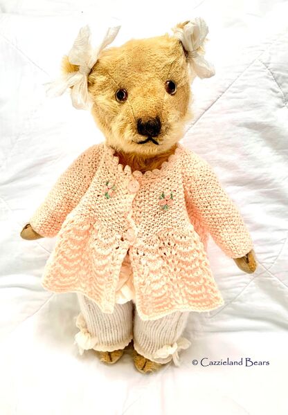 Peaches is a 1920-30's Chiltern bear, She has now been adopted