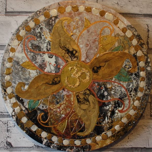'OM' ACRYLIC POURING ON A 30cms ROUND CANVAS
