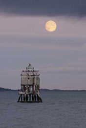 Moonrise over Pile lighthouse031