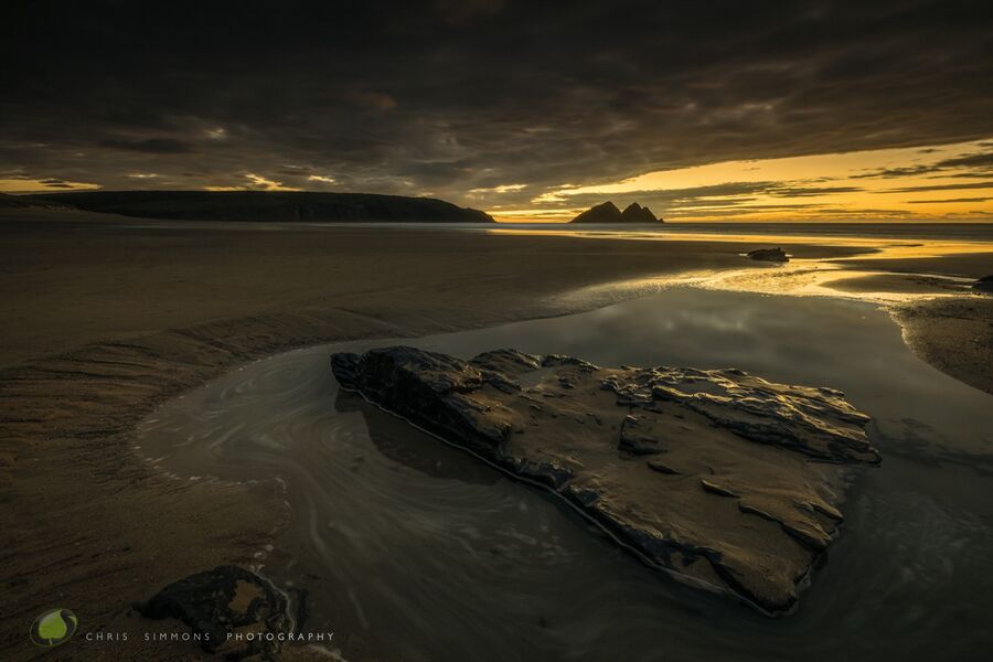 Holywell Dark & Golden