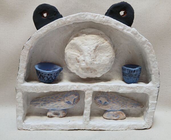 The house of the moon (see firing crack image) hence price £50